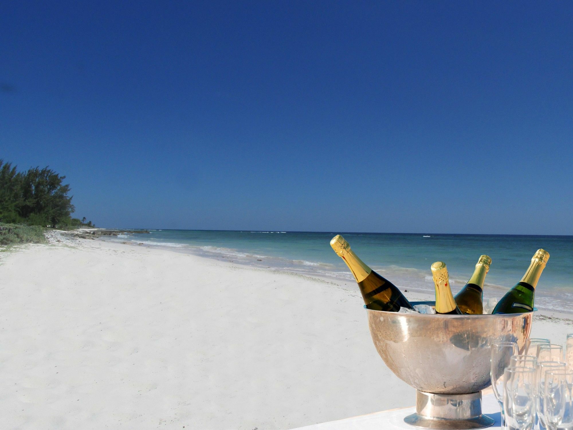Le Soleil D'Or Hotel Cayman Brac Bagian luar foto